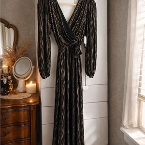 GUESS Elegant Black and Gold Women's Dress